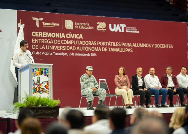 AVA y DAA encabezaron histórica entrega de equipos de cómputo en la UAT