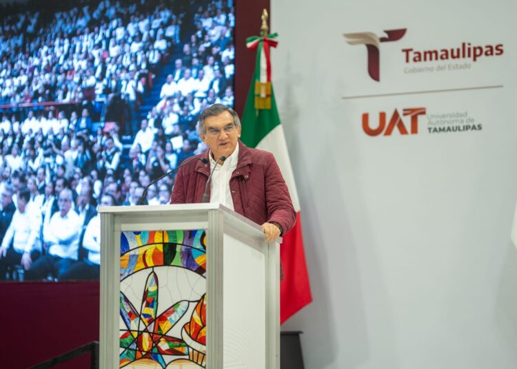 AVA y DAA encabezaron histórica entrega de equipos de cómputo en la UAT