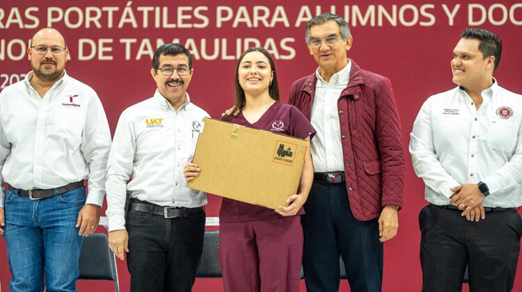 AVA y DAA encabezaron histórica entrega de equipos de cómputo en la UAT