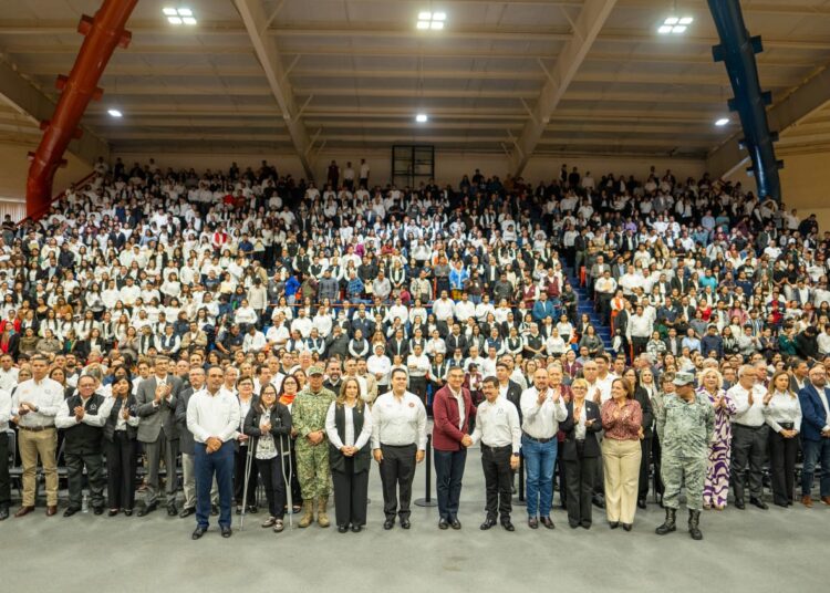 AVA y DAA encabezaron histórica entrega de equipos de cómputo en la UAT
