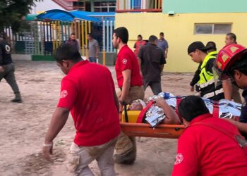 PC Victoria rescata a trabajador en obra de COMAPA