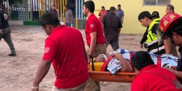PC Victoria rescata a trabajador en obra de COMAPA
