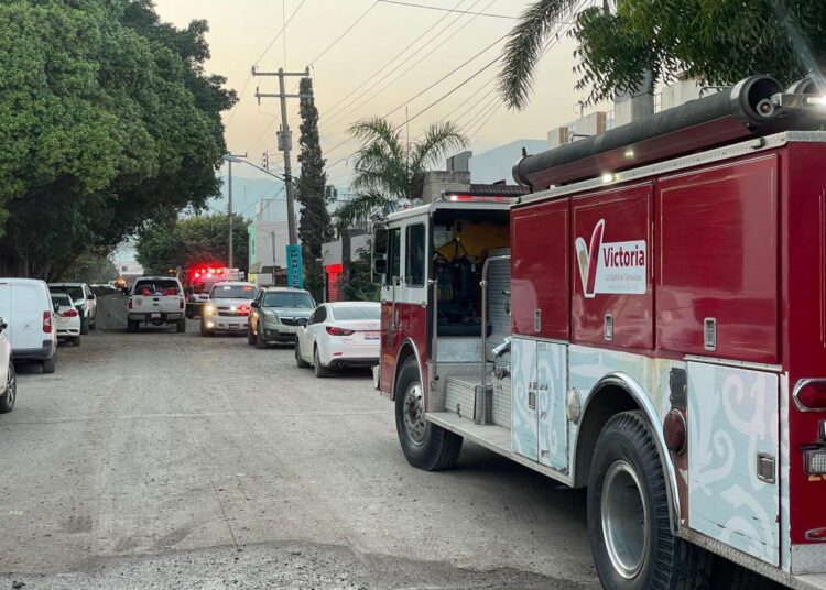 PC Victoria rescata a trabajador en obra de COMAPA