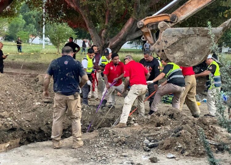 PC Victoria rescata a trabajador en obra de COMAPA