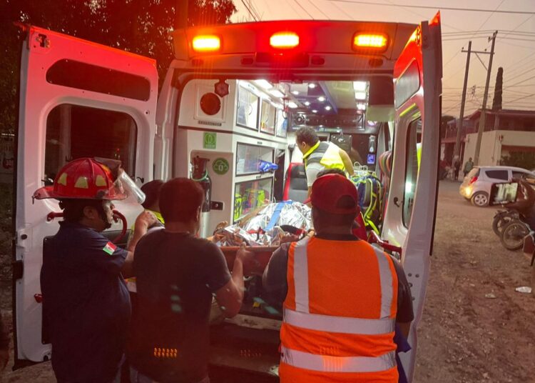 PC Victoria rescata a trabajador en obra de COMAPA