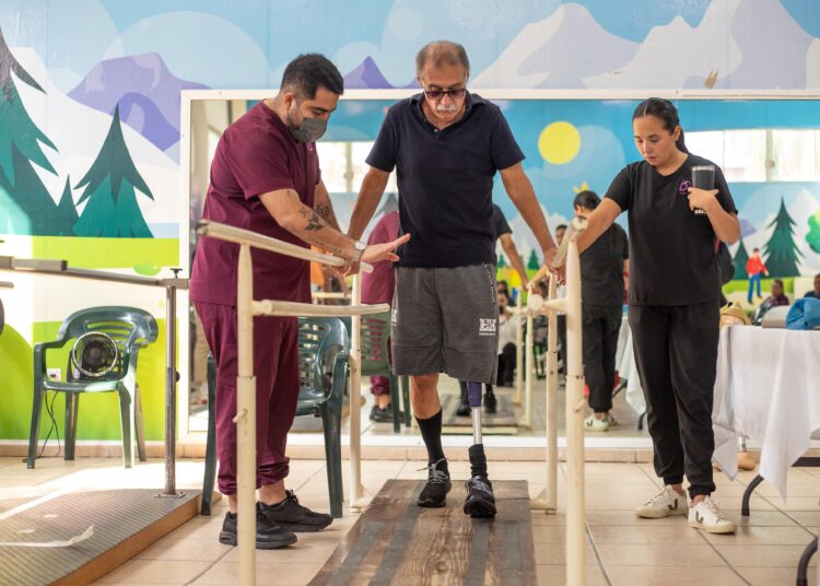 Reciben pacientes del CRI Tampico, prótesis de extremidades