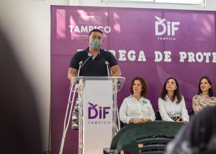 Reciben pacientes del CRI Tampico, prótesis de extremidades