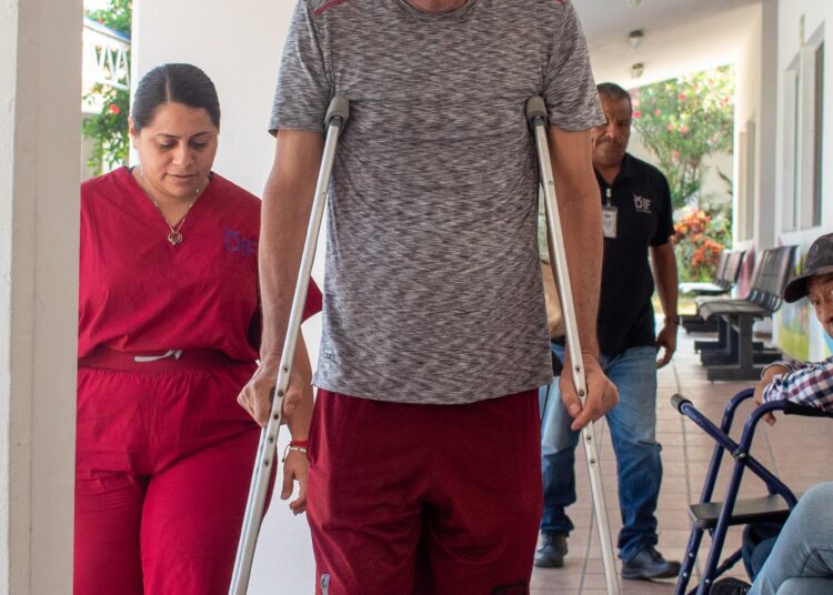Reciben pacientes del CRI Tampico, prótesis de extremidades