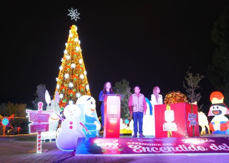 Encienden árbol de navidad en Viveros Mágico de NLD