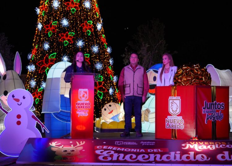Encienden árbol de navidad en Viveros Mágico de NLD