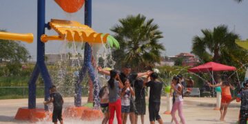 Celebran Pascua cientos de familias de NLD en espacios públicos dignos