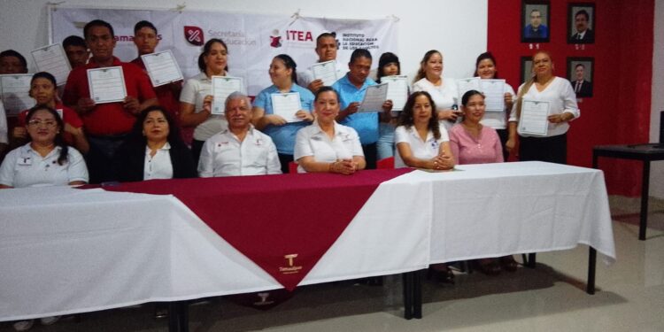 CONAFE e ITEA entregan certificados de estudios