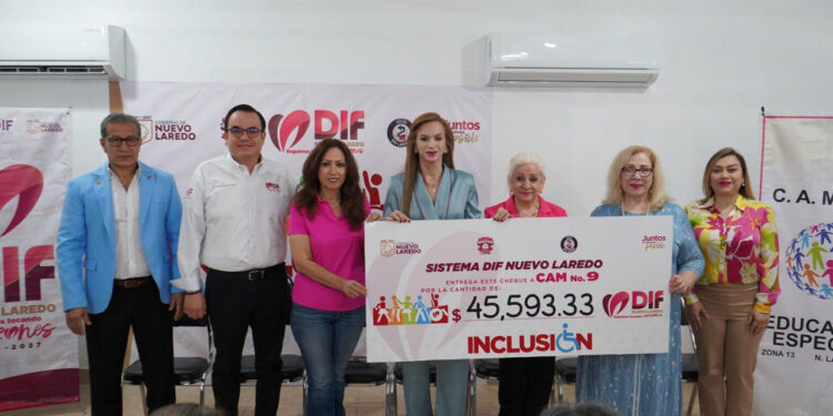 Entrega DIF NLD apoyos a CAM