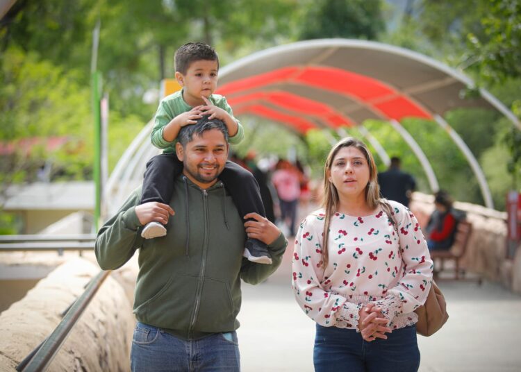 Américo y María conviven con miles de familias en DIFzania