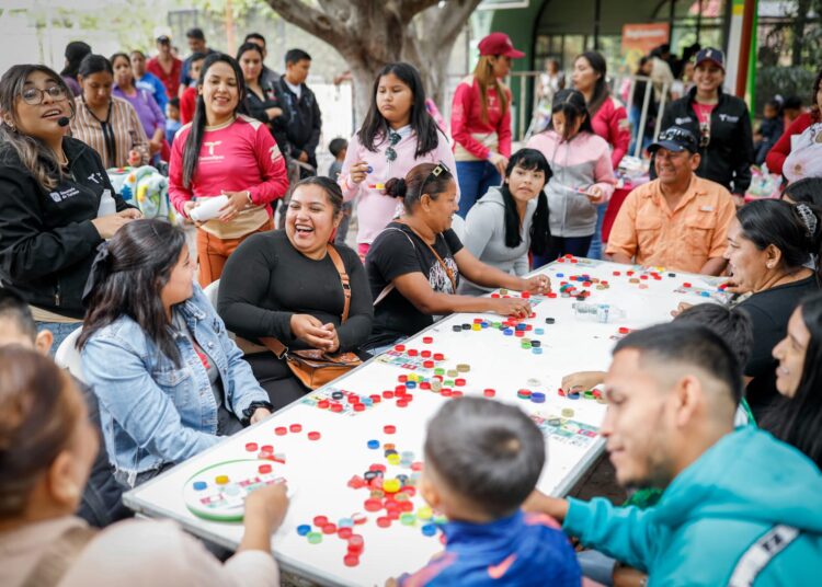 Américo y María conviven con miles de familias en DIFzania