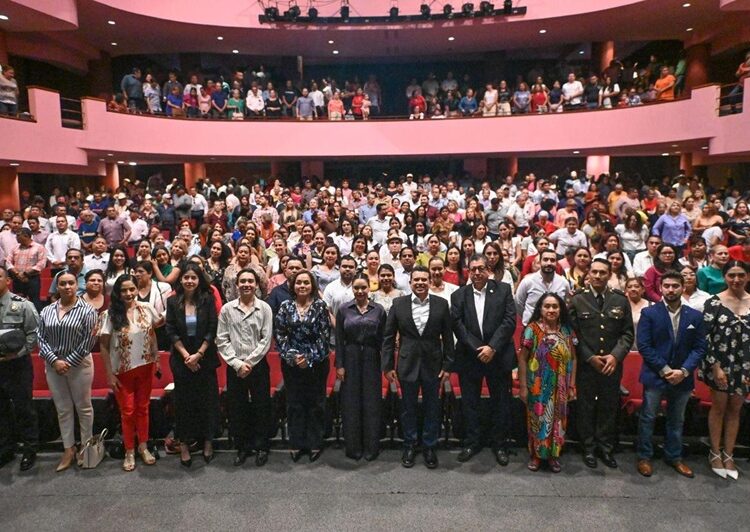 Abren Lalo y Lucy telón de festejos del Bicentenario