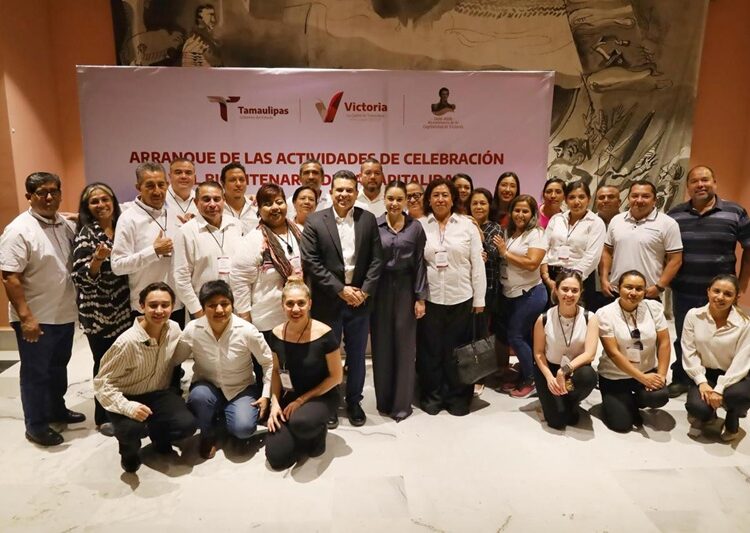 Abren Lalo y Lucy telón de festejos del Bicentenario