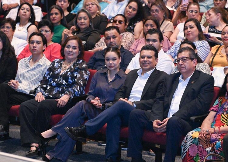 Abren Lalo y Lucy telón de festejos del Bicentenario