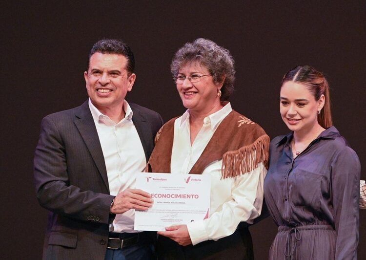 Abren Lalo y Lucy telón de festejos del Bicentenario