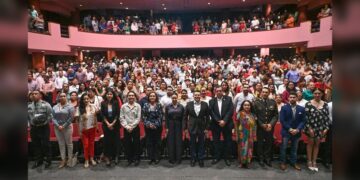 Abren Lalo y Lucy telón de festejos del Bicentenario