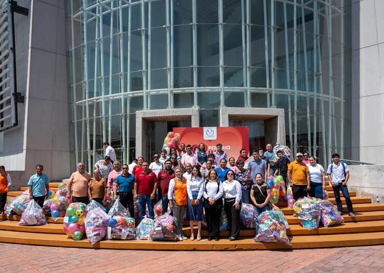 Alegrando corazones, la UAT entrega juguetes a la niñez tamaulipeca