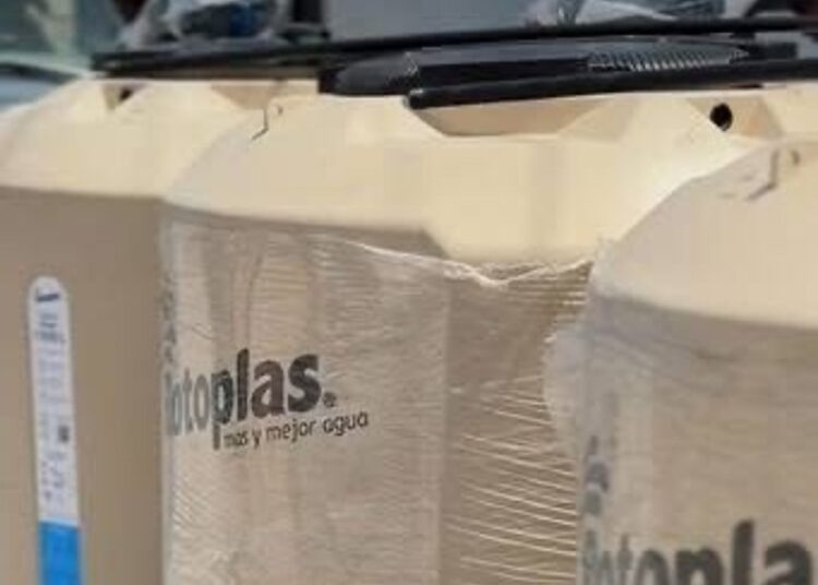 Apoya ITAVU desarrollo social con dotación de tinacos