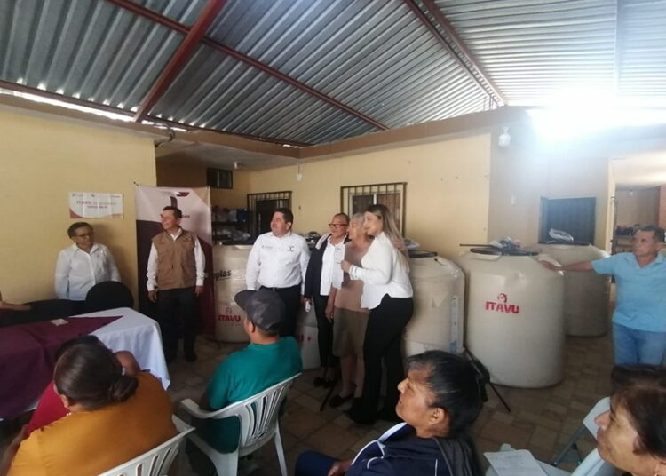 Apoya ITAVU desarrollo social con dotación de tinacos