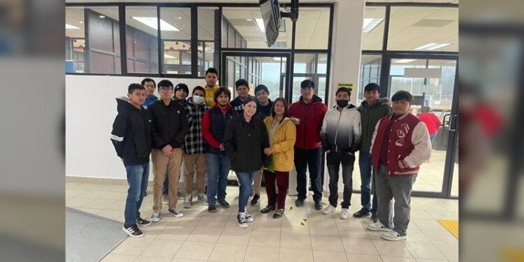Aprenden estudiantes de UTTN procesos de manufactura automatizados