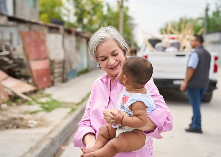 Atiende María de Villarreal a sectores afectados por lluvias en Reynosa