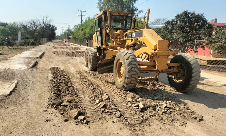 Avanzan mejoras de vialidades en todas las zonas de Victoria