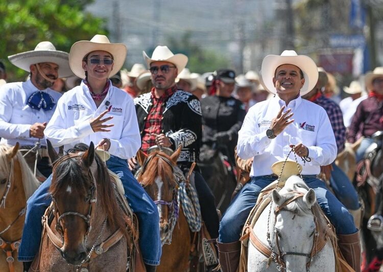 Cabalgantes celebran bicentenario de fundación de Victoria