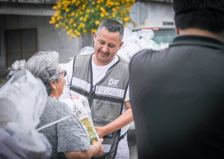 Continúa DIF Tamaulipas entregando apoyos a familias en la frontera