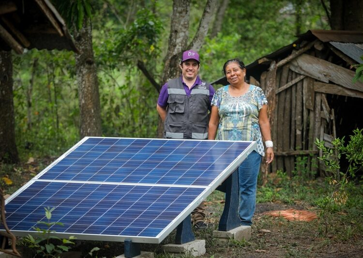 DIF Tamaulipas e IUSA instalan sistemas fotovoltaicos en comunidades rurales