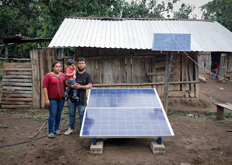 DIF Tamaulipas e IUSA instalan sistemas fotovoltaicos en comunidades rurales