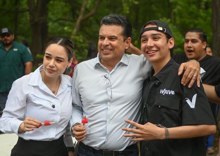 Degustan vacacionistas Parrillada Fest en Los Troncones