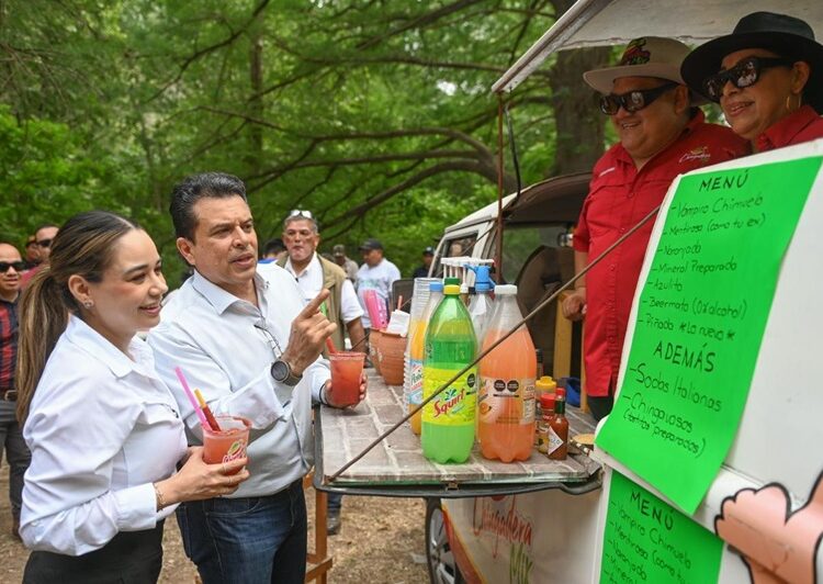 Degustan vacacionistas Parrillada Fest en Los Troncones
