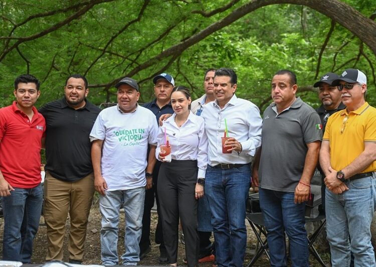 Degustan vacacionistas Parrillada Fest en Los Troncones