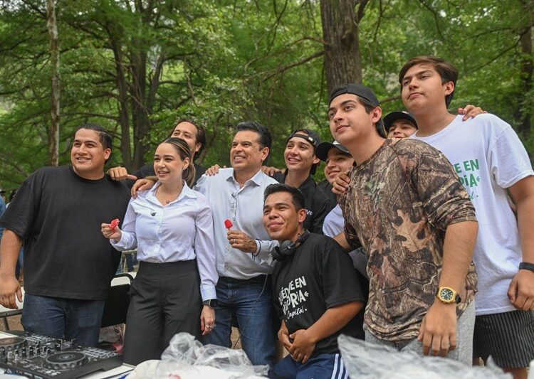 Degustan vacacionistas Parrillada Fest en Los Troncones