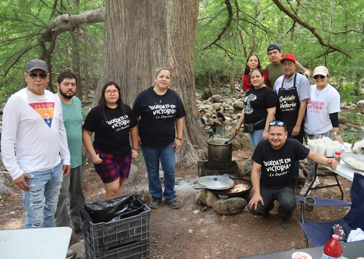 Degustan vacacionistas Parrillada Fest en Los Troncones