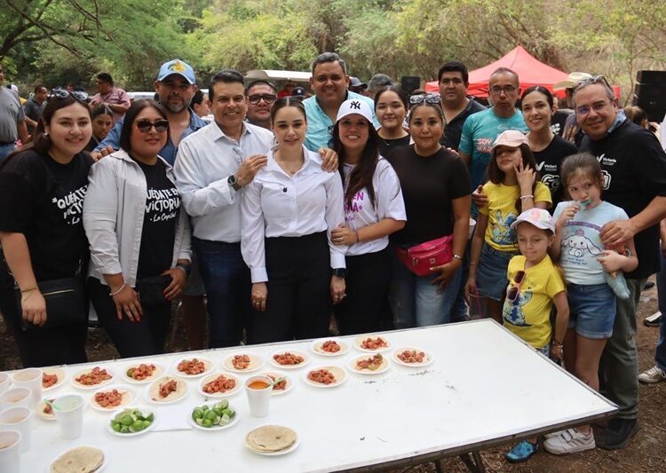 Degustan vacacionistas Parrillada Fest en Los Troncones