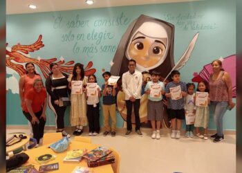 Descubren el mundo de los dinosaurios en la infoteca