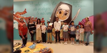 Descubren el mundo de los dinosaurios en la infoteca