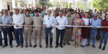 Entrega Gattás obras de apoyo a la educación en ejido Juan Rincón
