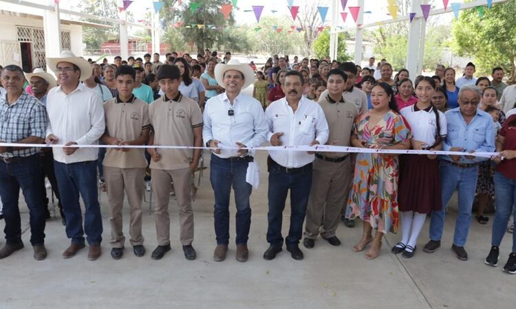 Entrega Gattás obras de apoyo a la educación en ejido Juan Rincón