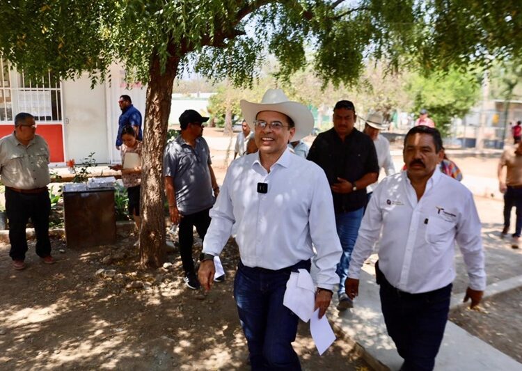 Entrega Gattás obras de apoyo a la educación en ejido Juan Rincón