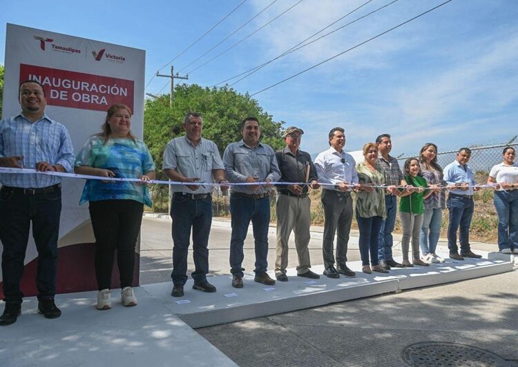Entrega Gattás obra de concreto hidráulico de transitada vialidad
