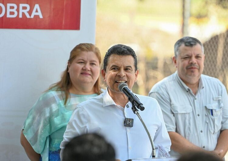 Entrega Gattás obra de concreto hidráulico de transitada vialidad