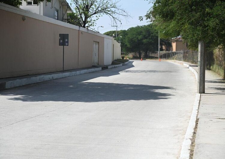 Entrega Gattás obra de concreto hidráulico de transitada vialidad