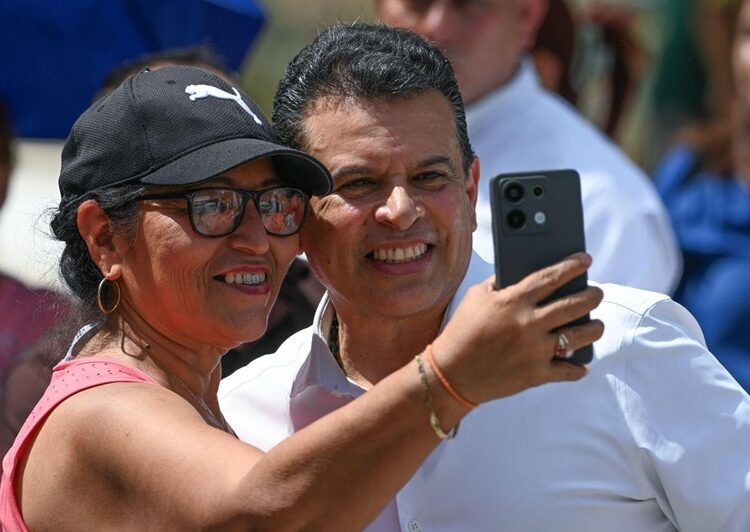 Entrega Gattás obra de concreto hidráulico de transitada vialidad