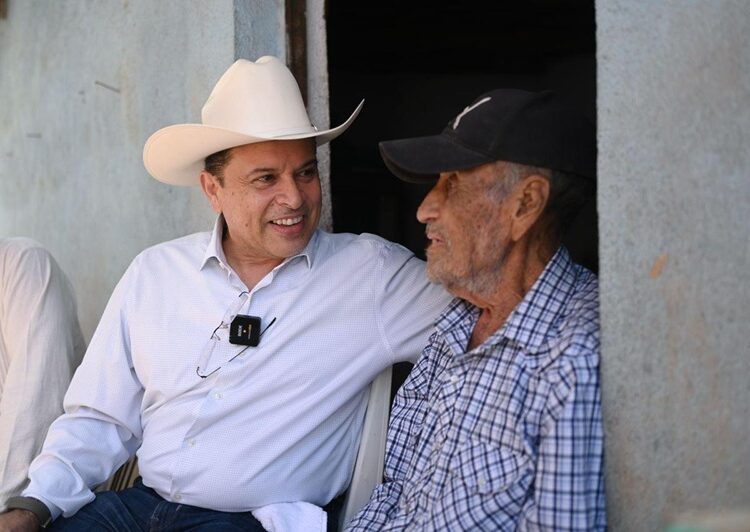 Entrega ayuntamiento vivienda digna a adulto mayor en ejido La Presa